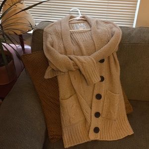 Soft knit Billabong sweater